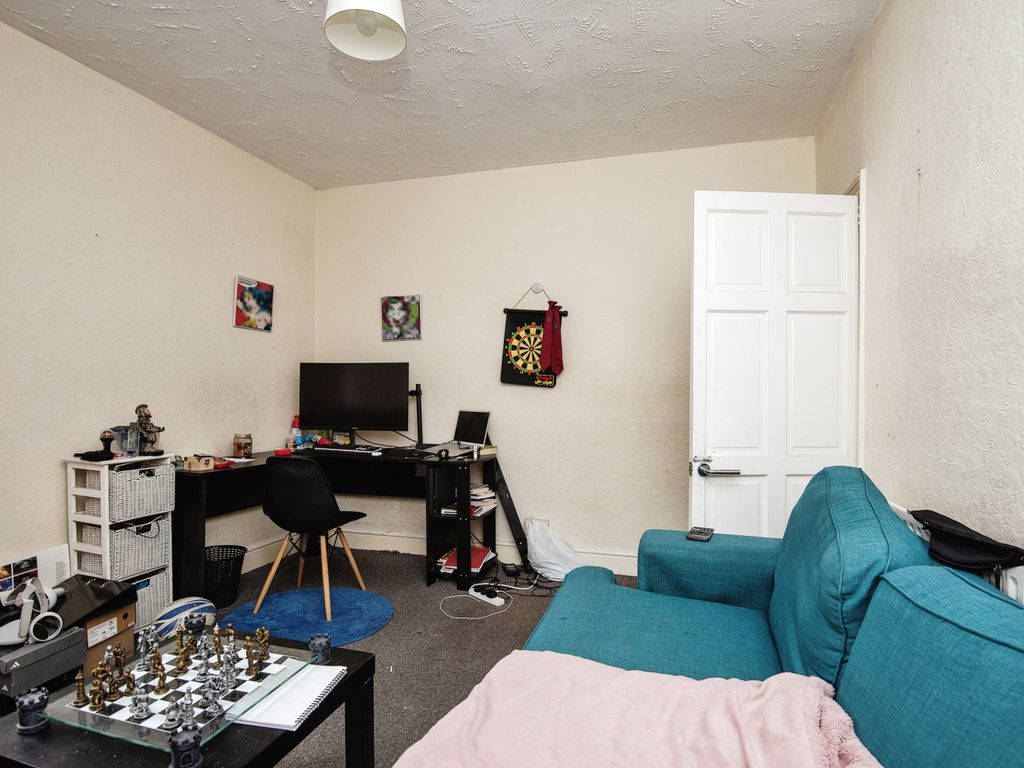 2 bed end terrace house for sale in Castle Road, Chatham, Kent ME4 Zoopla