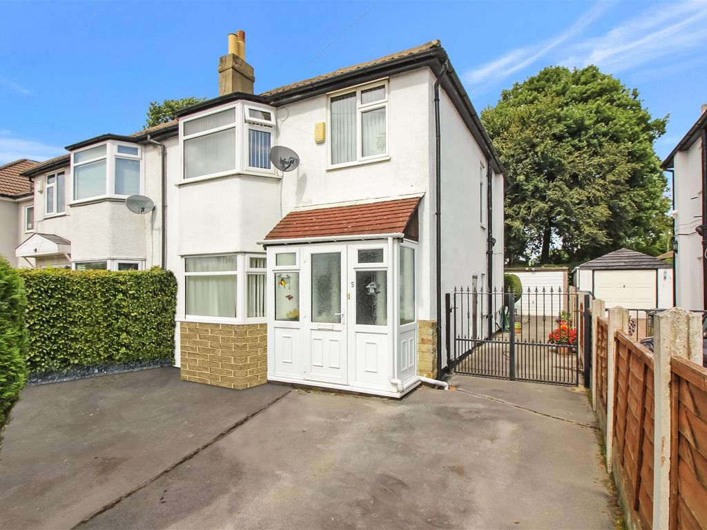 3 bed semidetached house for sale in Kingsmead Drive, Leeds LS14, £