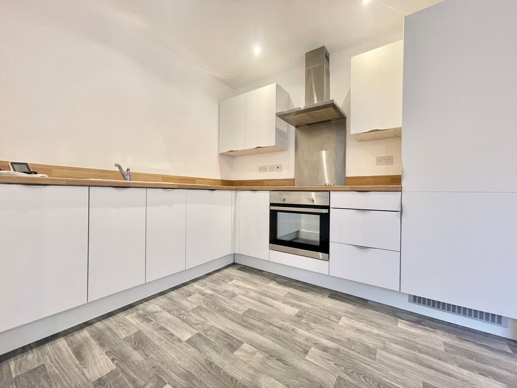 1 bed flat to rent in Southdownview Road, Broadwater, Worthing BN14, £