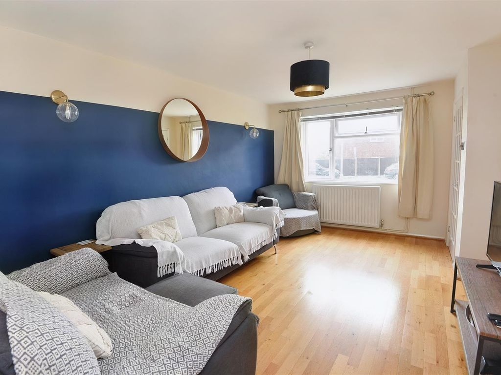 3 bed terraced house for sale in Maple Way, Gillingham SP8, £220,000