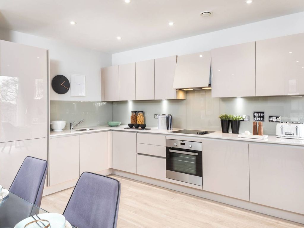 New home, 2 bed flat for sale in Hendon Waterside, Hendon NW9, £495,000