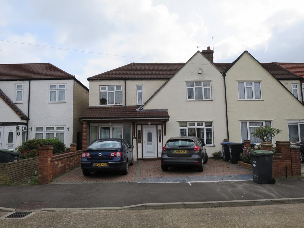 2 bed flat to rent in Ashford Crescent, Enfield EN3 Zoopla
