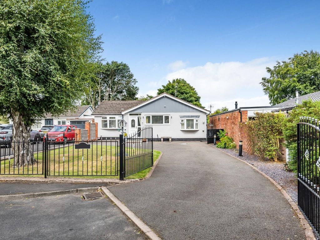 4 bed detached bungalow for sale in Enderley Close, Bloxwich, Walsall