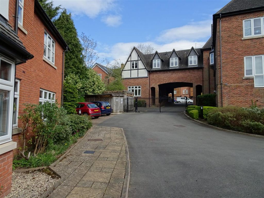2 bed flat for sale in Station Road, Dorridge, Solihull B93 Zoopla