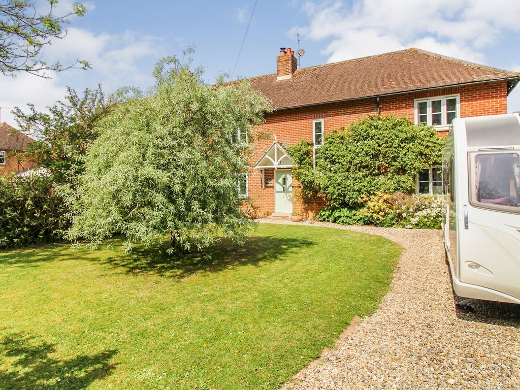 4 bed semidetached house for sale in Faversham Road, Throwley