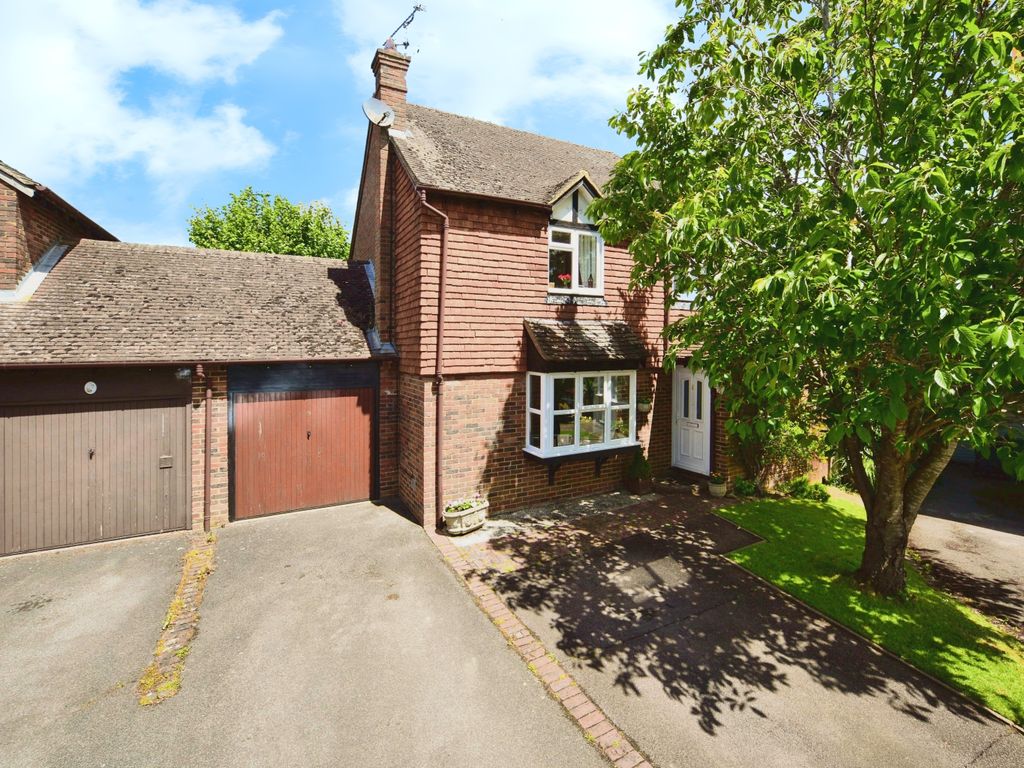 4 bed detached house for sale in Bodsham Crescent, Bearsted, Maidstone, Kent ME15, £475,000 Zoopla