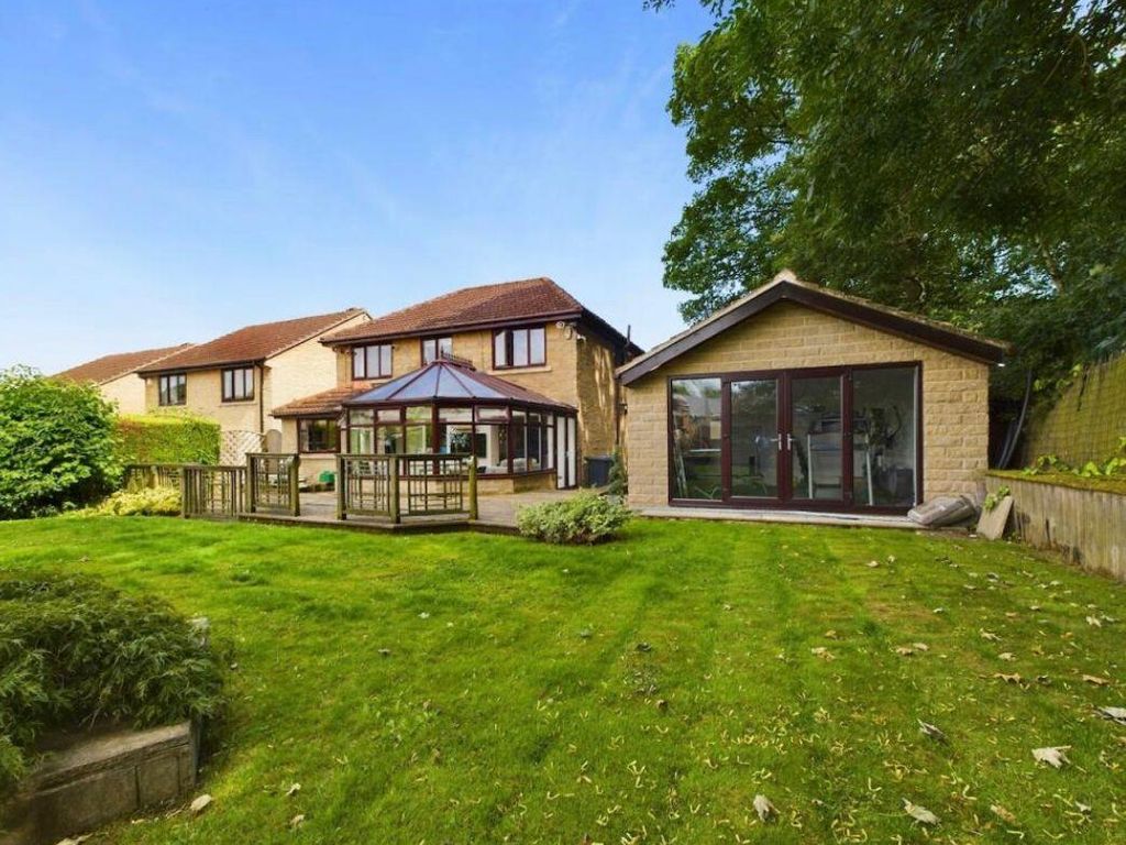 4 bed property for sale in Woodbourne Gardens, Tankersley, Barnsley S75