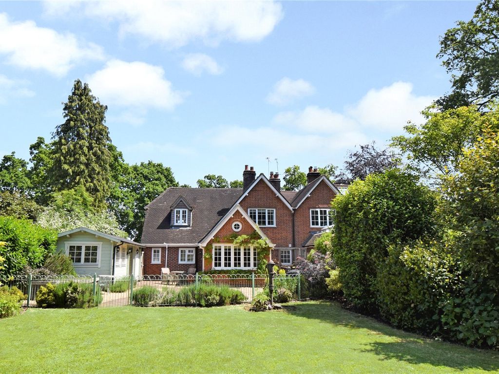 3 bed semidetached house for sale in The Ridge, Cold Ash, Thatcham