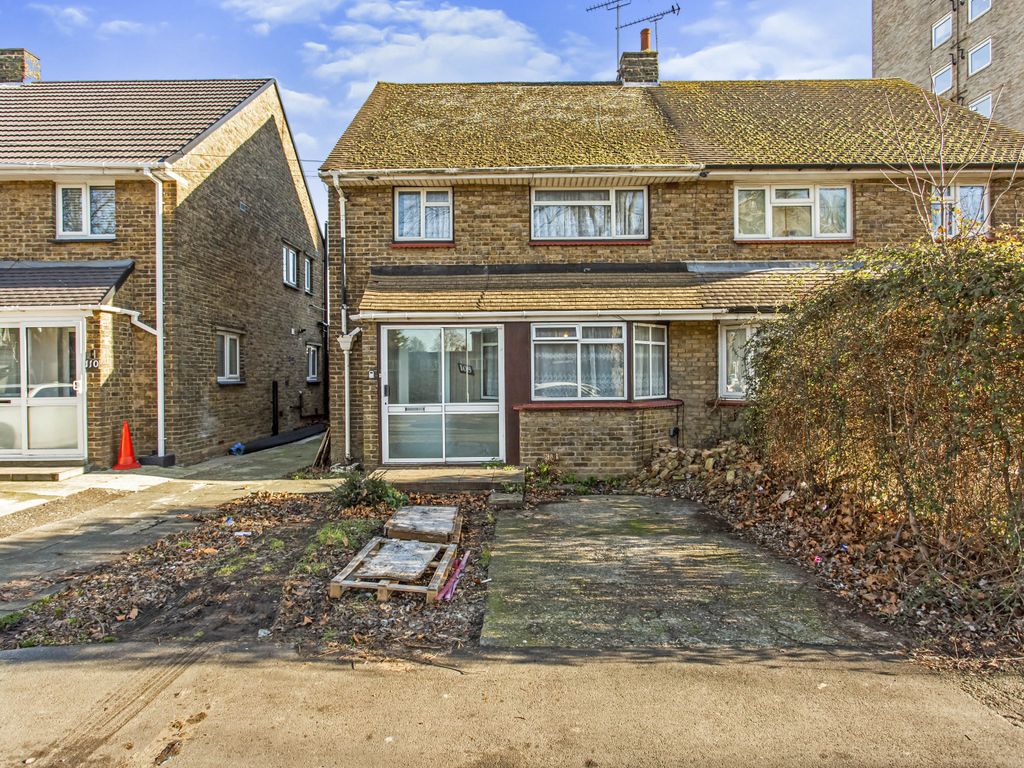 3 bed semidetached house for sale in Norwich Avenue, SouthendOnSea