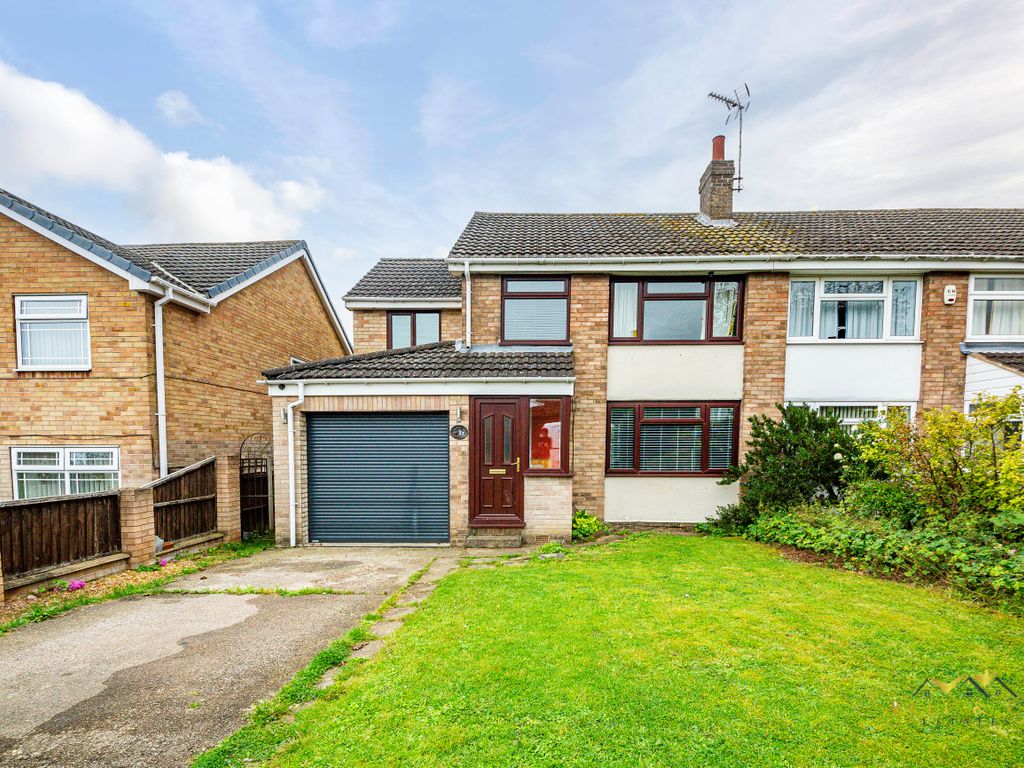 4 bed semidetached house for sale in Lockwood Avenue, South Anston