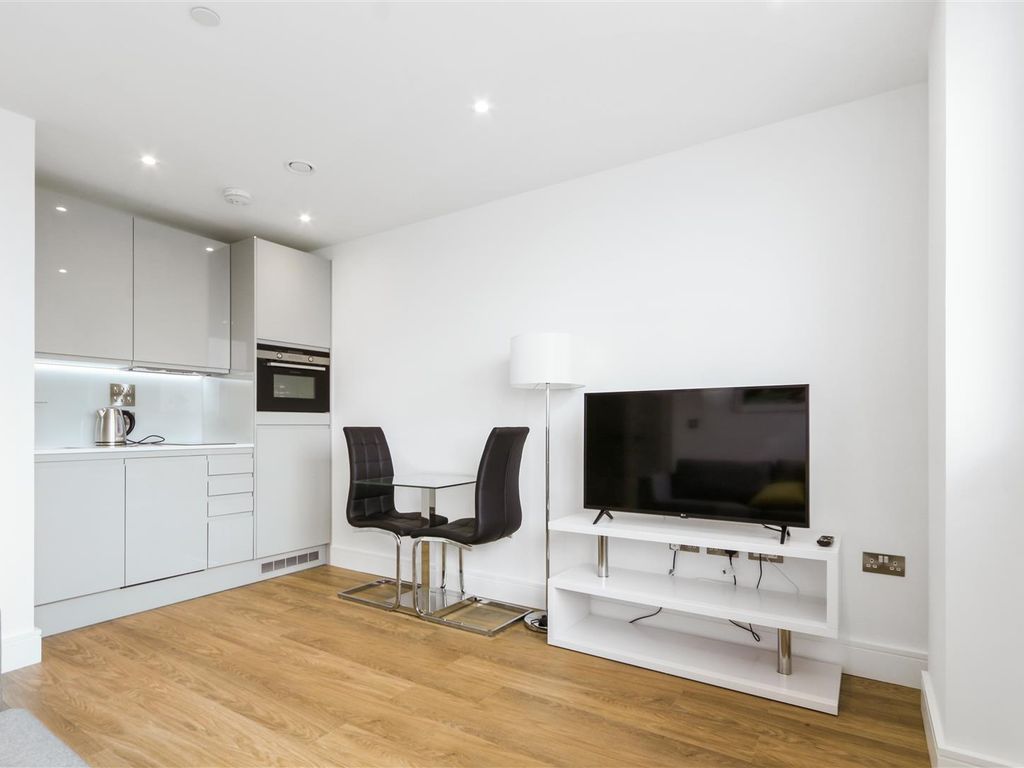 1 bed flat to rent in Papermill House, South Street, Romford RM1, £1,400 pcm Zoopla