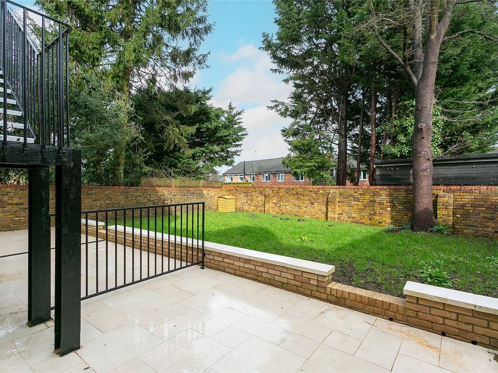 New home, 2 bed flat for sale in High Street, Bushey, Hertfordshire