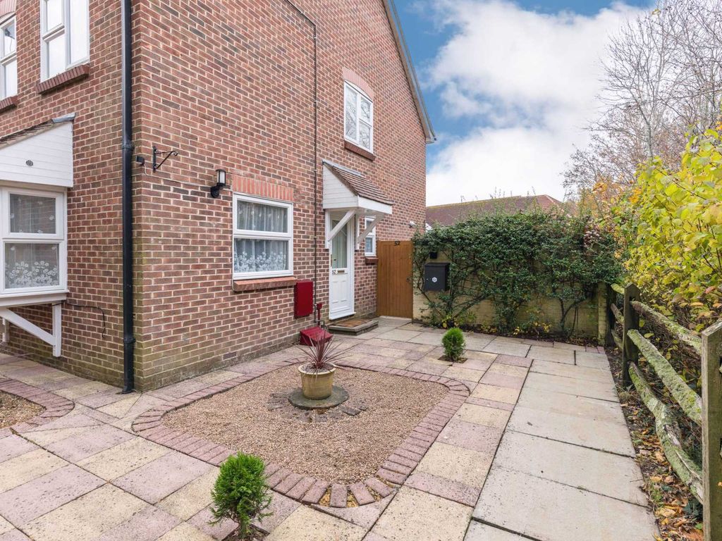 3 bed end terrace house for sale in Wordsworth Place, Horsham RH12, £