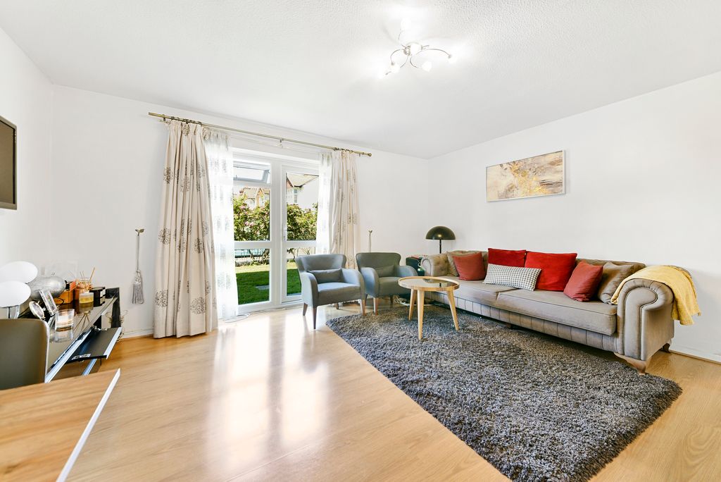 2 bed flat to rent in Henfield Road, London SW19 Zoopla