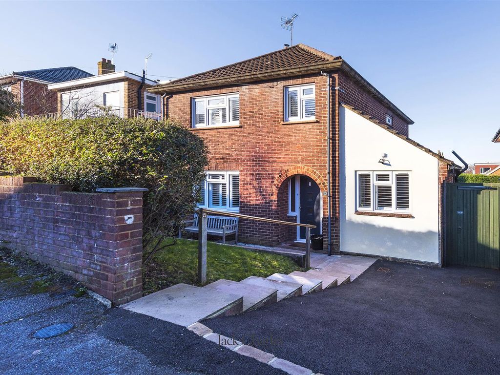 4 bed detached house for sale in Weald View Road, Tonbridge TN9, £