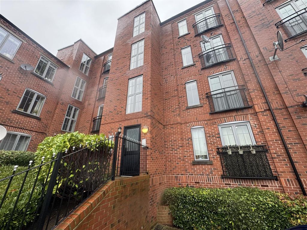 2 bed flat to rent in Trinity Lane, Hinckley LE10, £850 pcm Zoopla