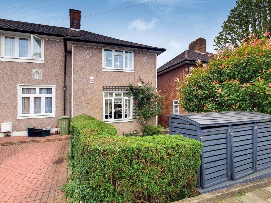 2 bed end terrace house for sale in Pontefract Road, Downham, Bromley
