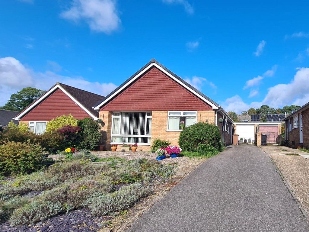 2 bed bungalow for sale in Trenton Close, Frimley, Surrey GU16, £525,000 Zoopla