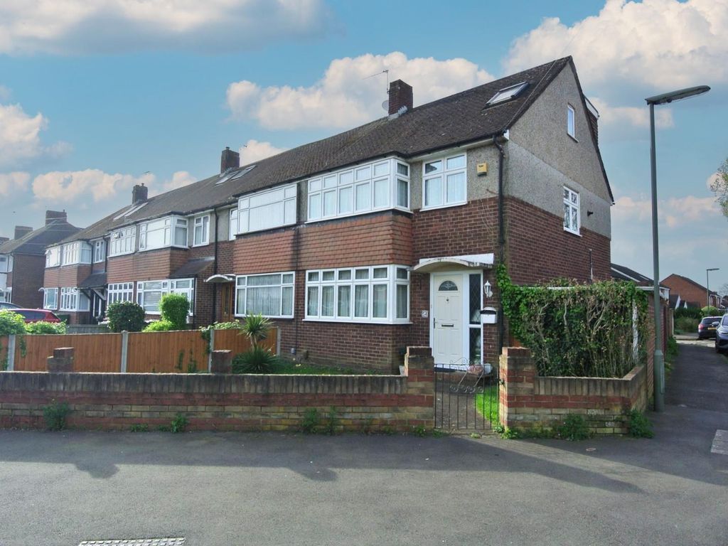4 bed end terrace house for sale in Hogarth Avenue, Ashford TW15, £