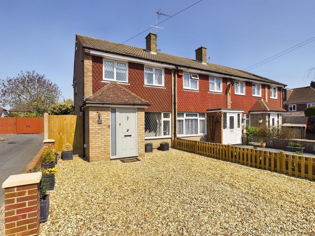 3 bed end terrace house for sale in Stroud Way, Ashford, Middlesex TW15