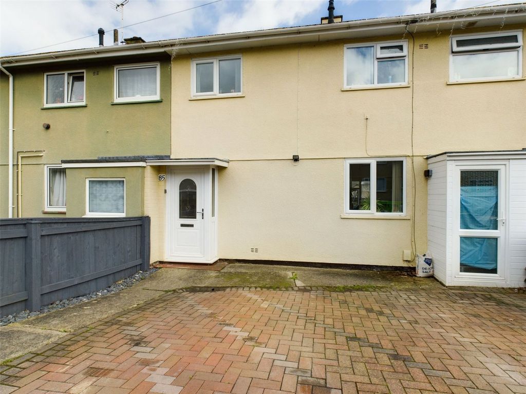 3 bed terraced house for sale in Bazeley Road, Matson, Gloucester
