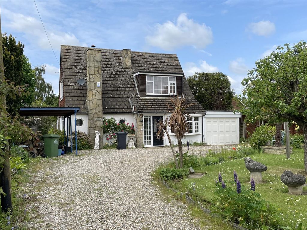 3 bed detached house for sale in Jones Road, Goffs Oak, Waltham Cross