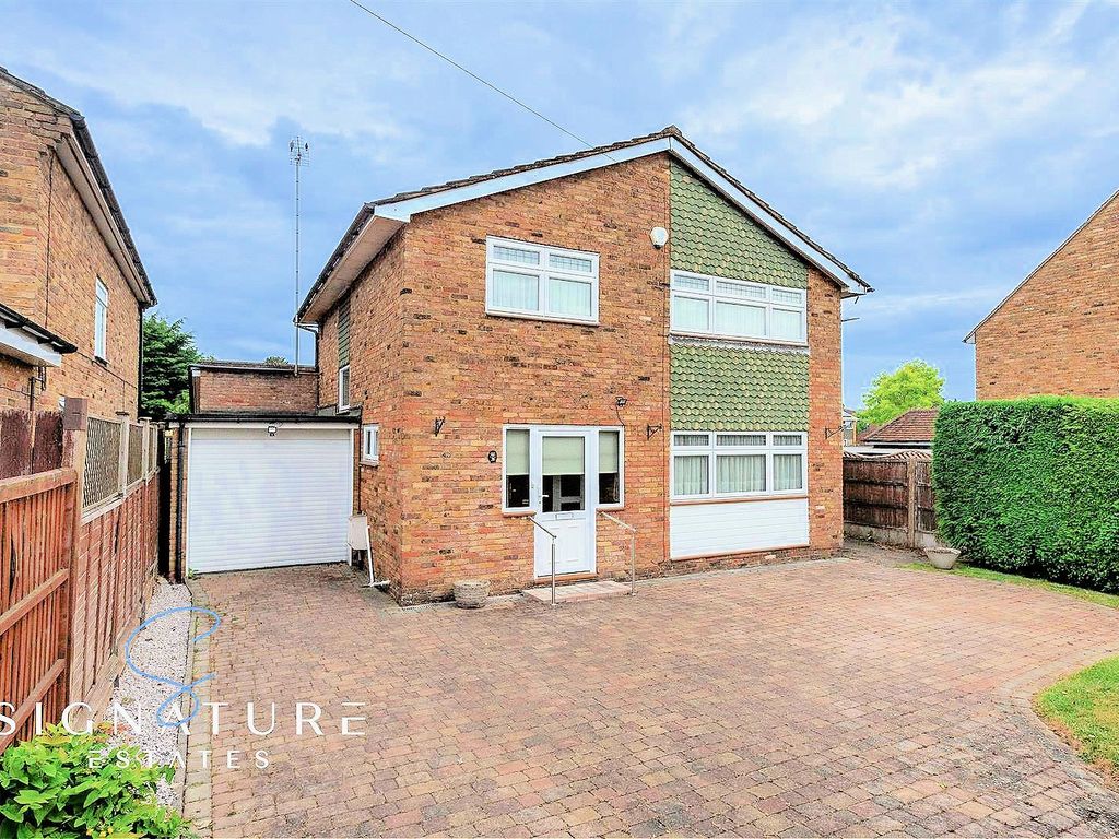 4 bed property for sale in Green Lane, Bovingdon, Hemel Hempstead HP3