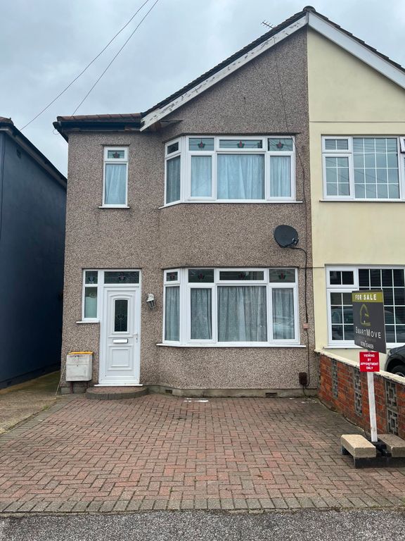 3 bed semidetached house for sale in Upminster Road South, Rainham