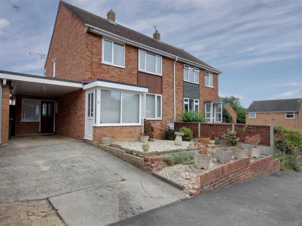 3 bed semidetached house for sale in Trotman Avenue, Tilsdown, Dursley