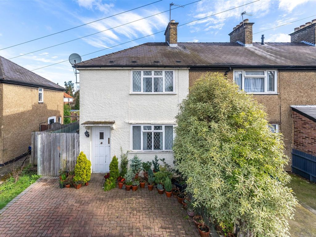 2 bed end terrace house for sale in Hanworth Road, Hampton TW12, £
