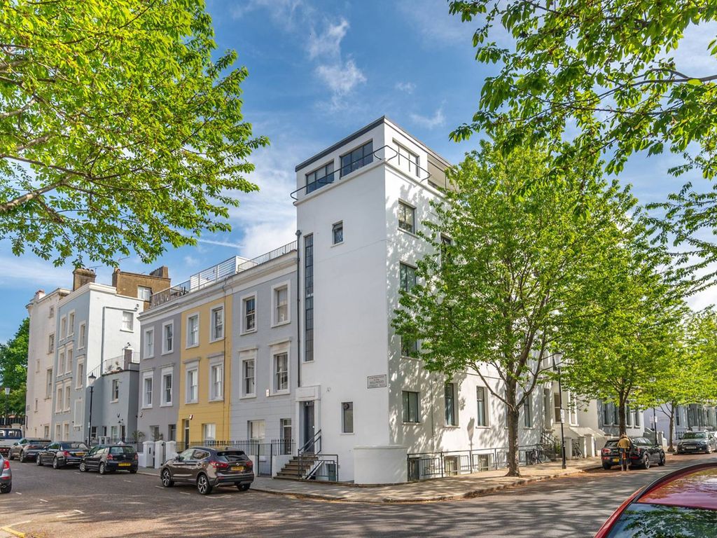 2 bed flat for sale in Chesterton Road, North Kensington, London W10, £