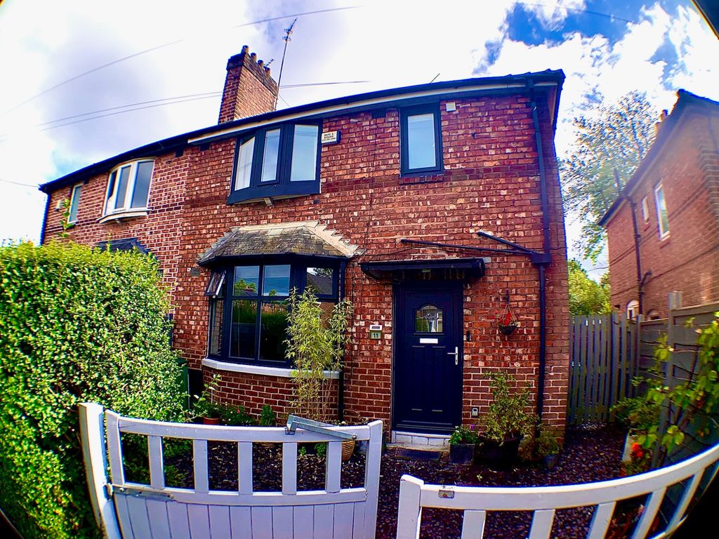 3 bed semidetached house for sale in Brayside Road, Withington