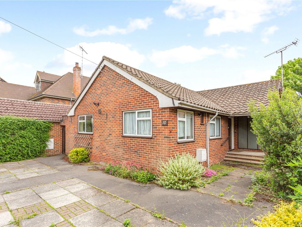 3 bed bungalow for sale in Claremont Road, Marlow, Buckinghamshire SL7