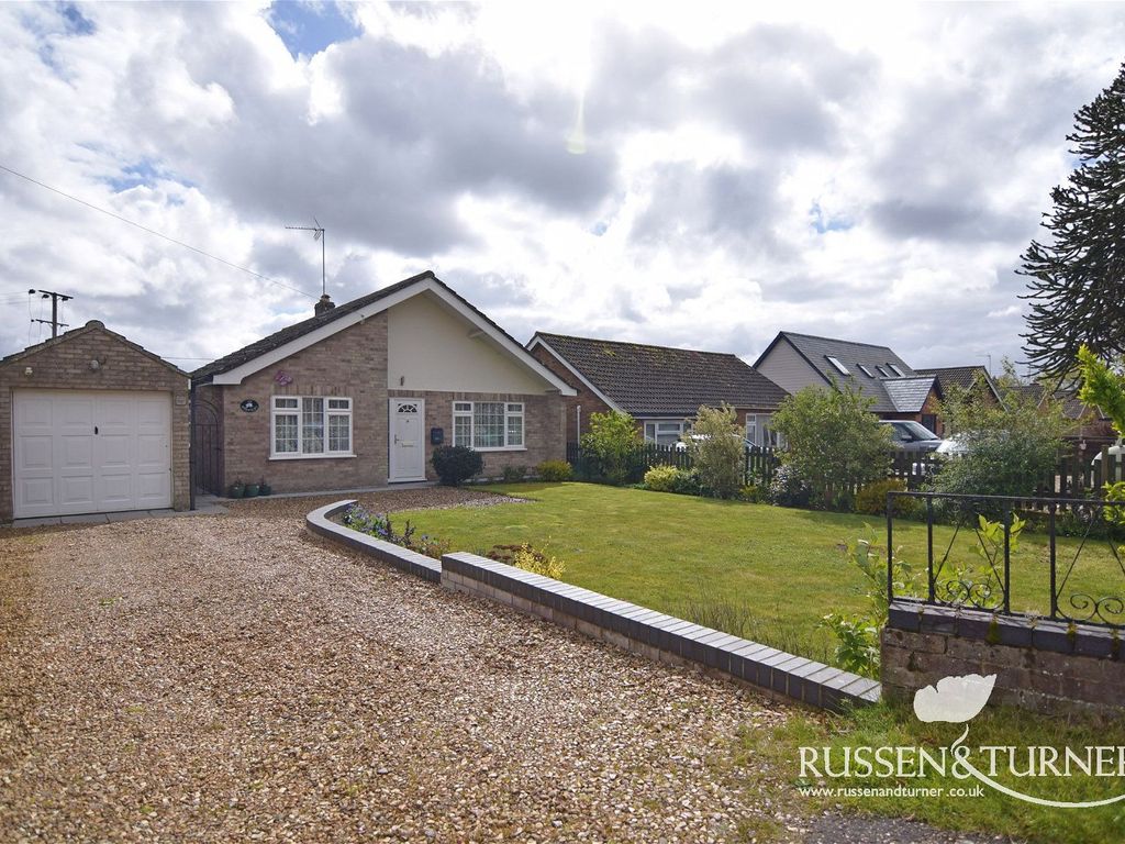 3 bed bungalow for sale in Lynn Road, Grimston, King's Lynn PE32, £