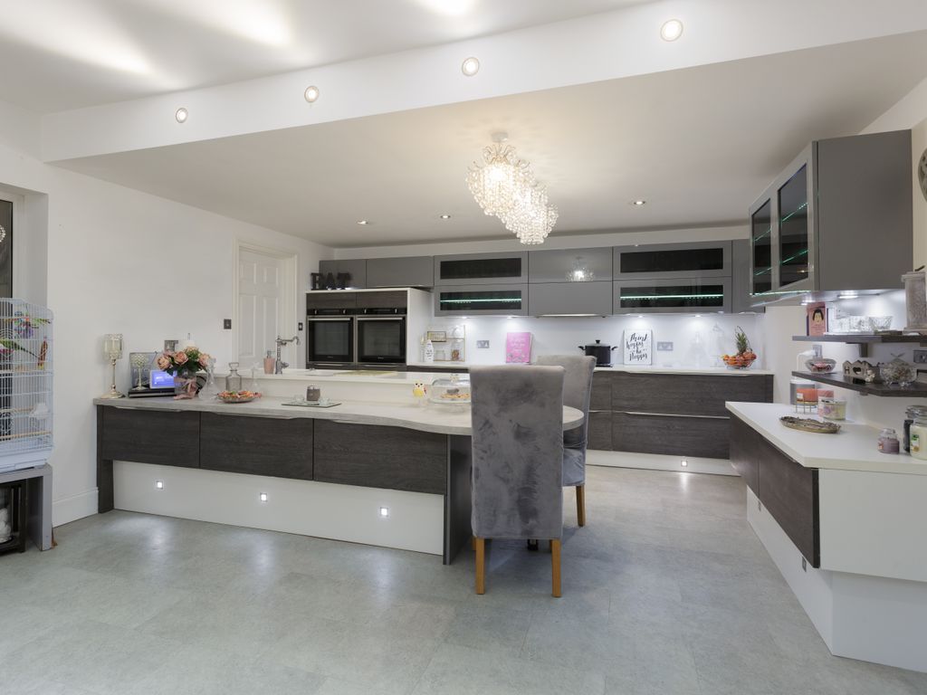 3 bed semidetached house for sale in Silvester Road, Cowplain