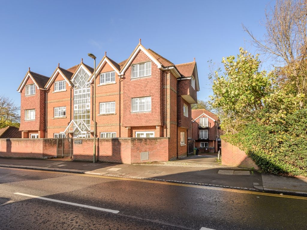 2 bed flat to rent in Croydon Road, Reigate RH2 Zoopla