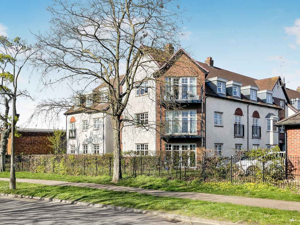 2 bed flat for sale in Ascot Drive, Letchworth Garden City SG6 Zoopla