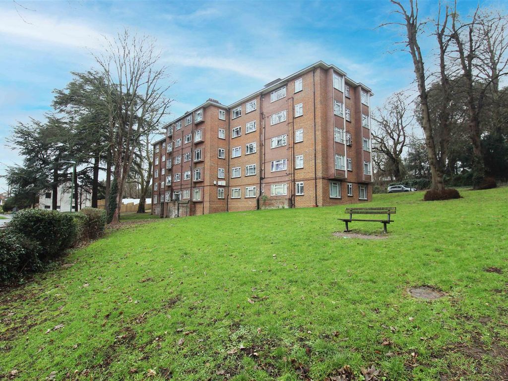 2 bed flat for sale in Radcliffe Gardens, Carshalton SM5 Zoopla