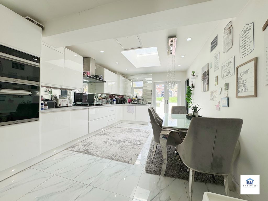 Semidetached house for sale in Gwendolen Road, Leicester LE5, £415,000