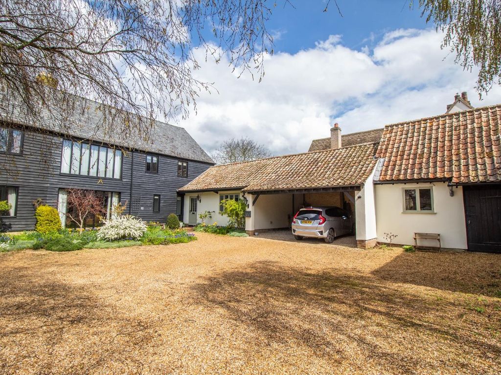 4 bed barn conversion for sale in Barton Road, Comberton, Cambridge