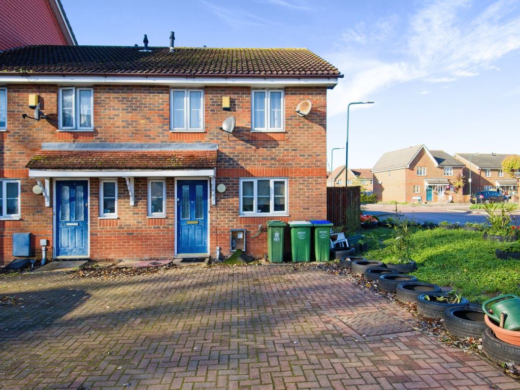 3 bed end terrace house for sale in Princess Close, Thamesmead SE28