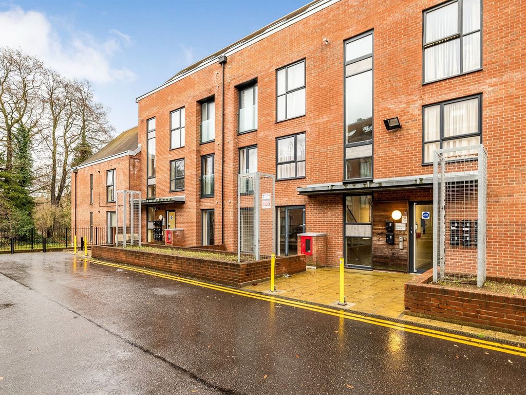 1 bed flat for sale in Candleford Court, Buckingham MK18 Zoopla
