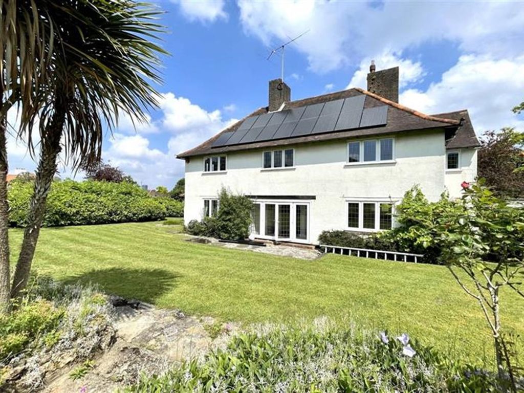 5 bed detached house to rent in Manor Way, South Croydon CR2 Zoopla