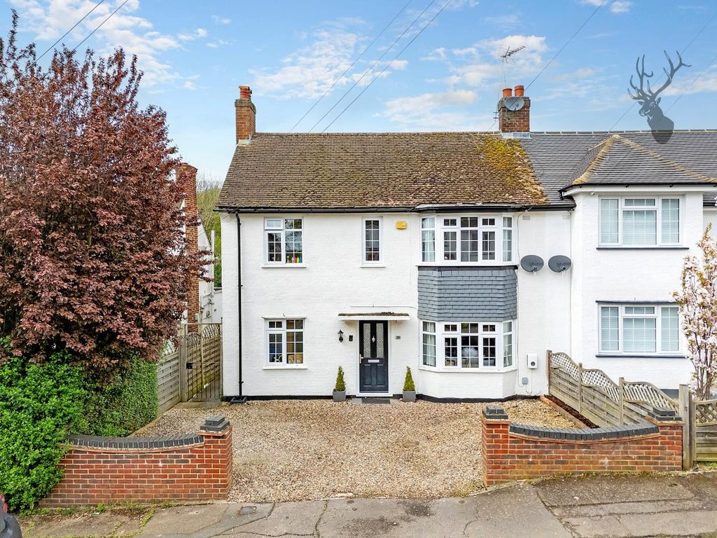 4 bed semidetached house for sale in Graylands, Theydon Bois, Epping