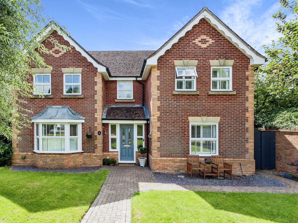 5 bed detached house for sale in St. Vincent Close, Maidenbower
