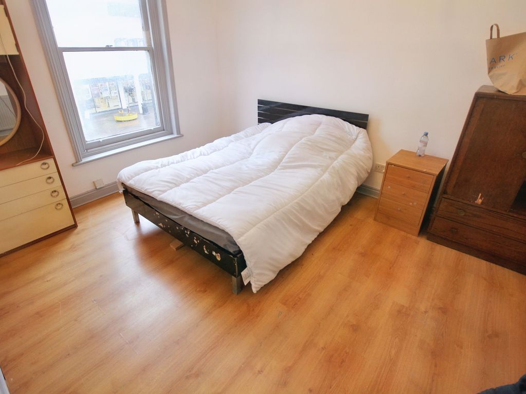 4 bed flat to rent in Uxbridge High Street, Uxbridge UB8 Zoopla