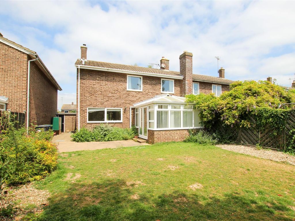 3 bed semidetached house to rent in Barrons Way, Comberton, Cambridge