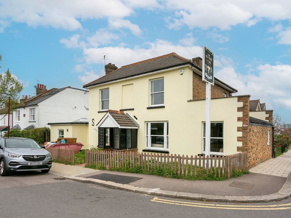 5 bed detached house for sale in Upper Paddock Road, Watford