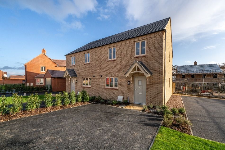 Manor Heath, Seddon Gardens, Leighton Buzzard LU7  
