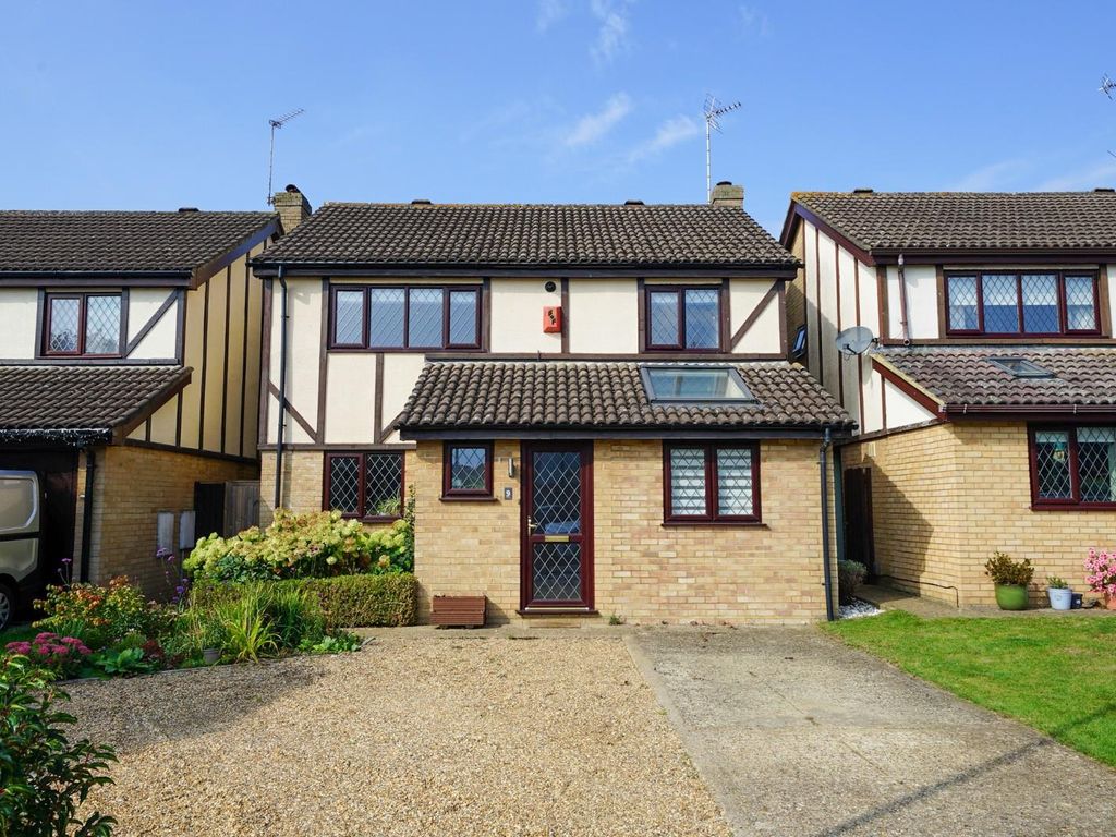 4 bed detached house for sale in Mentmore Gardens, Leighton Buzzard LU7